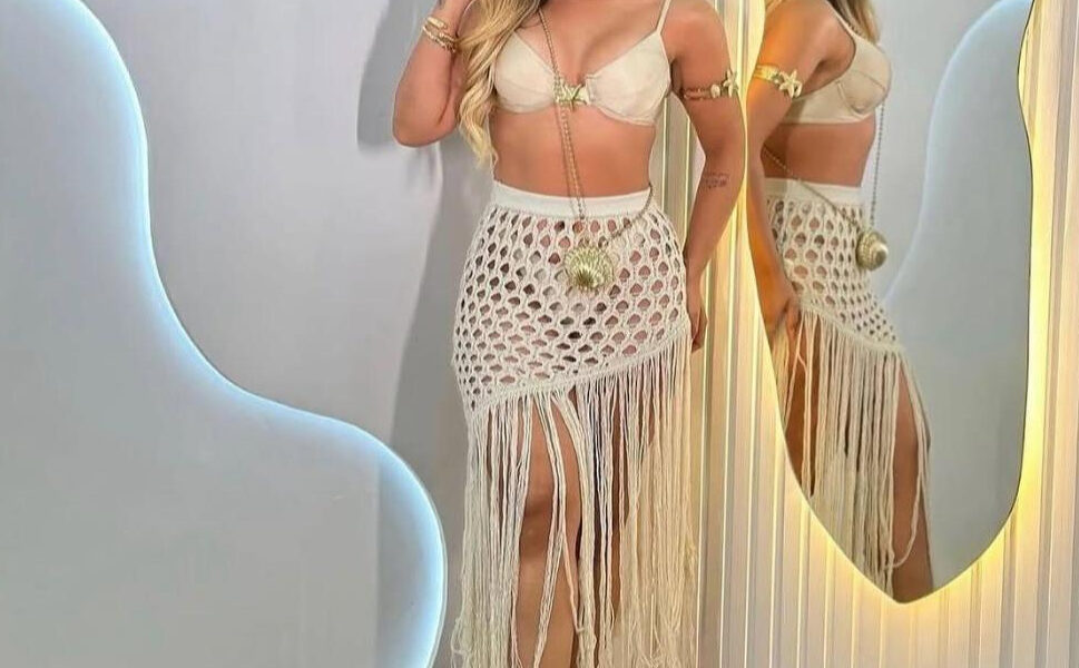 Saída de praia Saia Feminina Ilhabela tricot com franja com regulagem furadinha curta Tricô