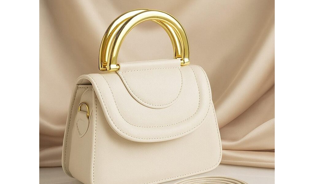 Bolsa Feminina Julia Elegante Com Alca Ferragem Plastico E Alca Transversal Ajustavel