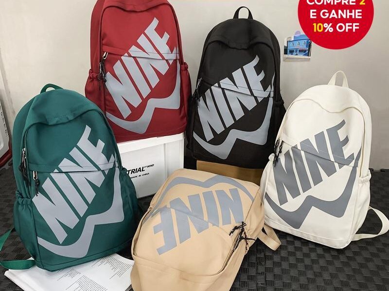 Mochila urbana grande, versátil e com múltiplos compartimentos, ideal para escola, laptops e esportes.