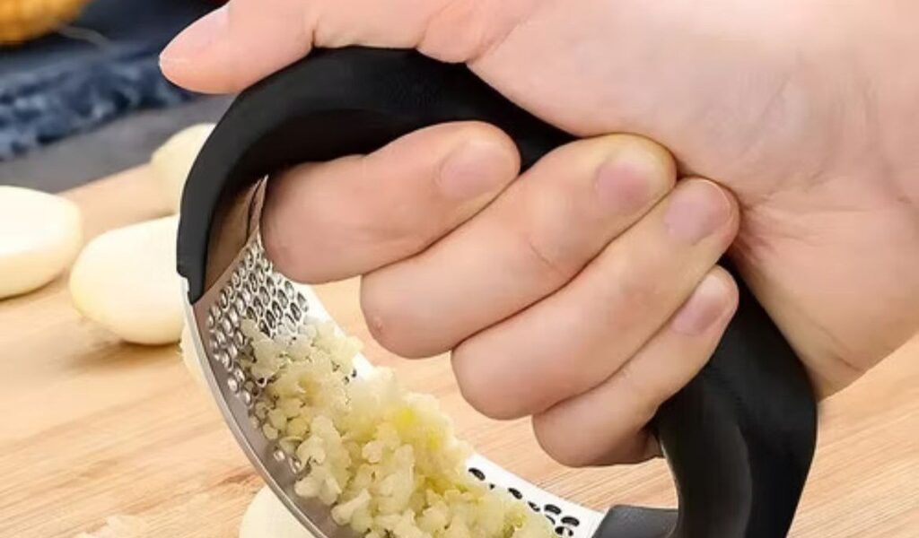 Espremedor e Amassador Prensa de Alho e Batata Manual WL - 8422