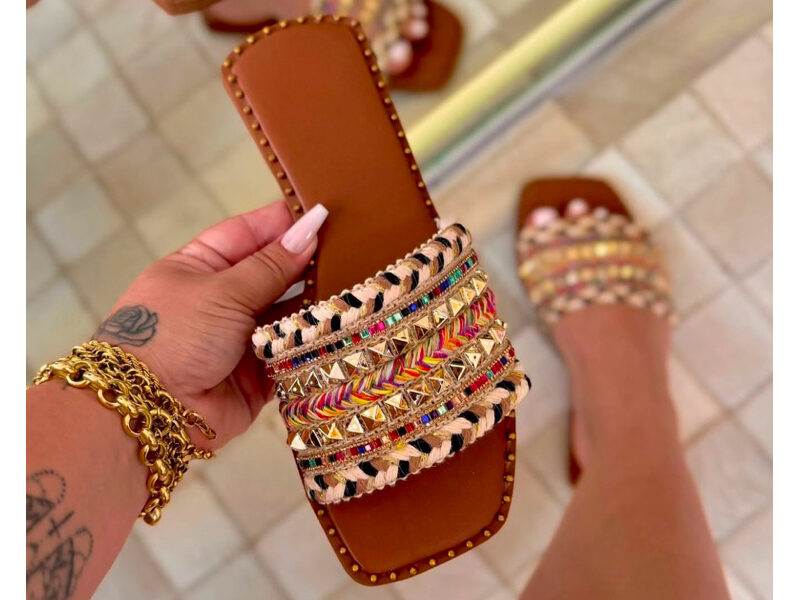 Sandália Rasteira Feminina Tendência boho chic.