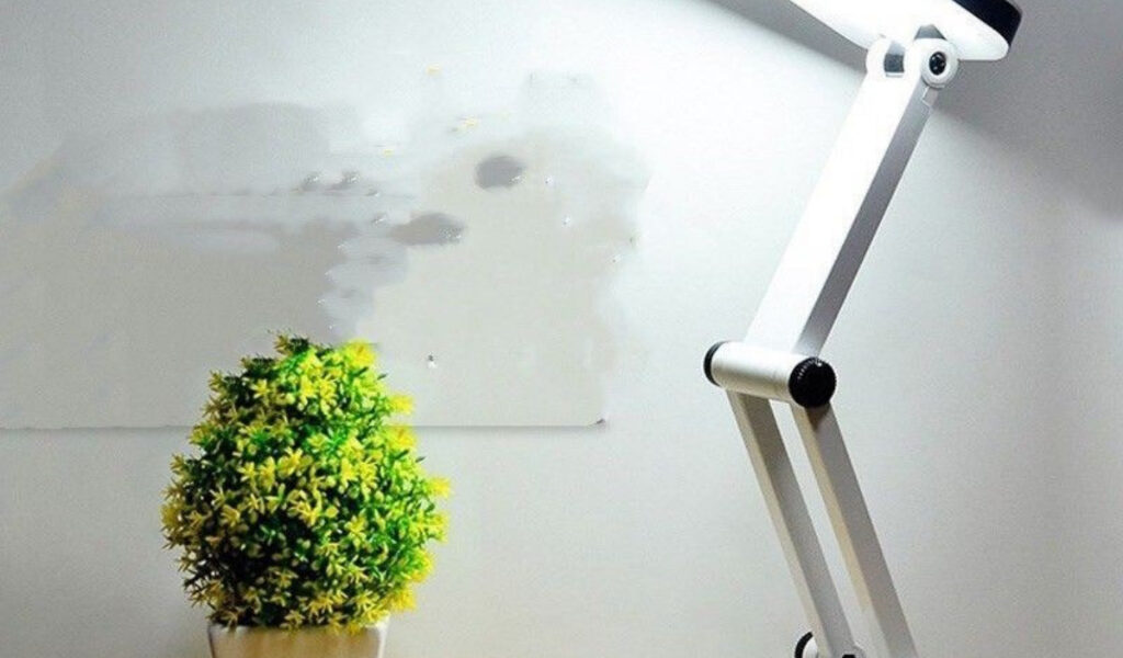 Luminária Articulada Portátil de Mesa Abajur Dobrável 24 Leds