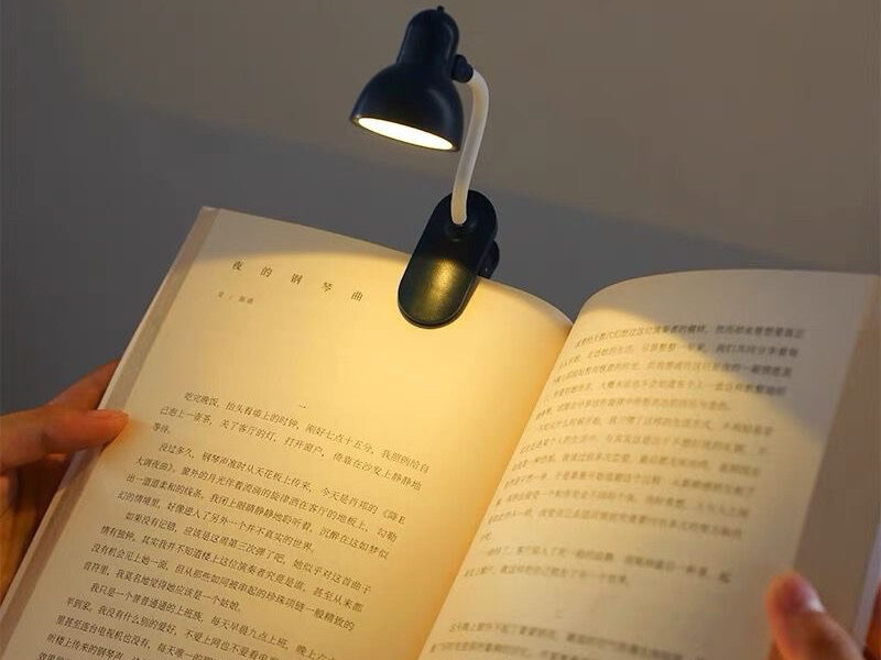 Mini Lâmpada De Mesa LED Alimentada Por Bateria Livro De Leitura com Clipe De suporte Luz Ajustável Portátil.