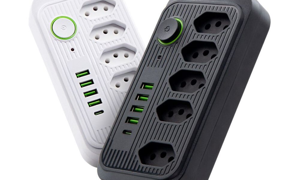 Extensão Elétrica 5 Metros com 5 Tomadas 4 Entradas USB 1 Entrada USB-C Multiplug Bivolt Cabo Reforçado Carregador Rápid