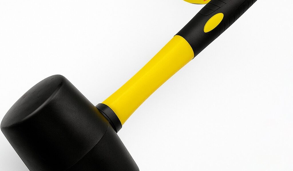 Martelo de Borracha Preta 400g Cabo em Fibra de Vidro Resistência e Precisão