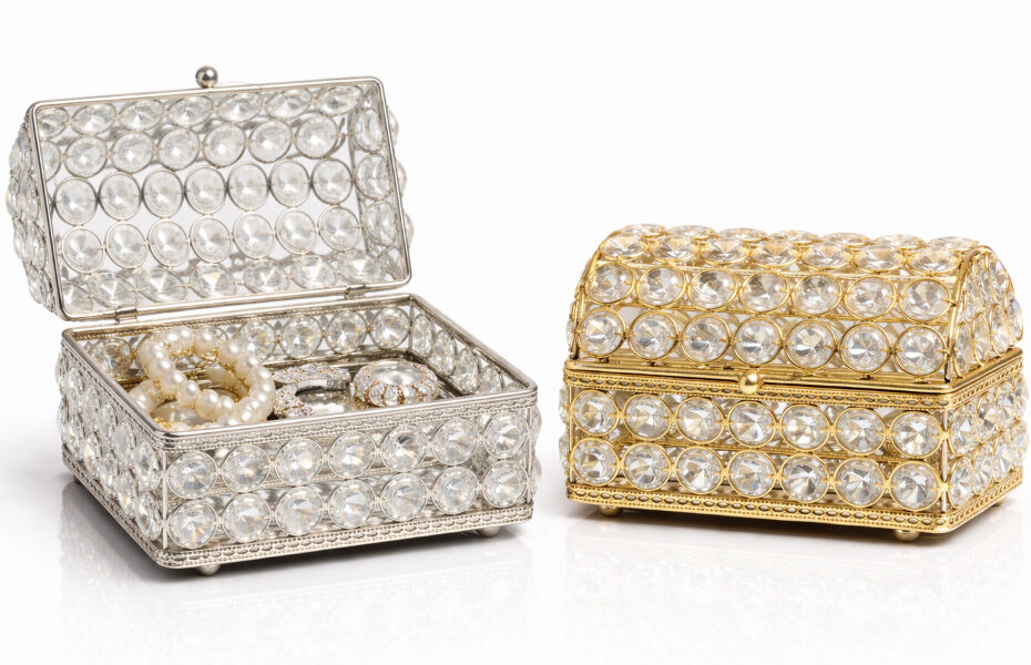 Porta Joias Baú Luxo em Metal com Cristais e Base Espelhada 13cm – Organizador Decorativo Premium