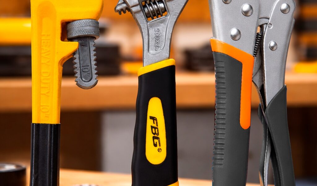 Kit Ferramentas Jogo de Chaves Alicate de Pressão Chave Grifo e Chave Inglesa