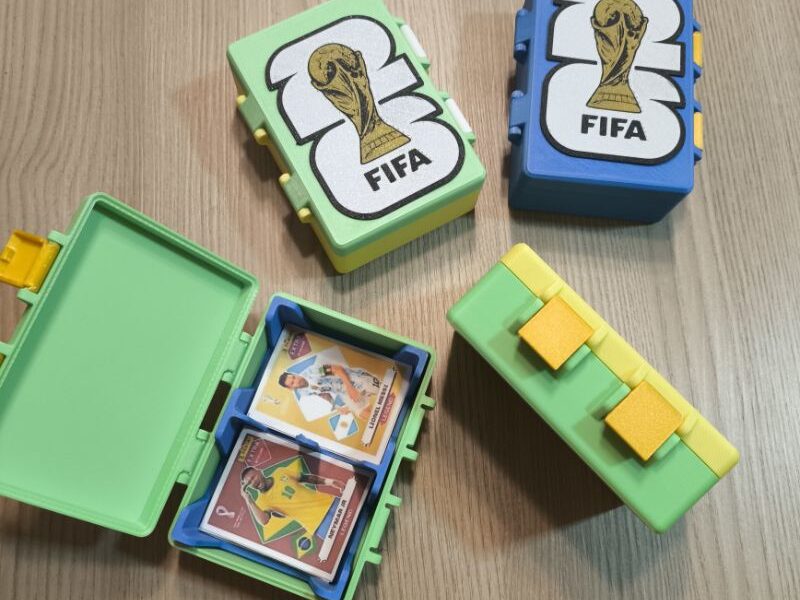 Caixinha Porta Figurinhas da Copa ⚽ Organizador de Cards Futebol | Estojo para Guardar Figurinhas