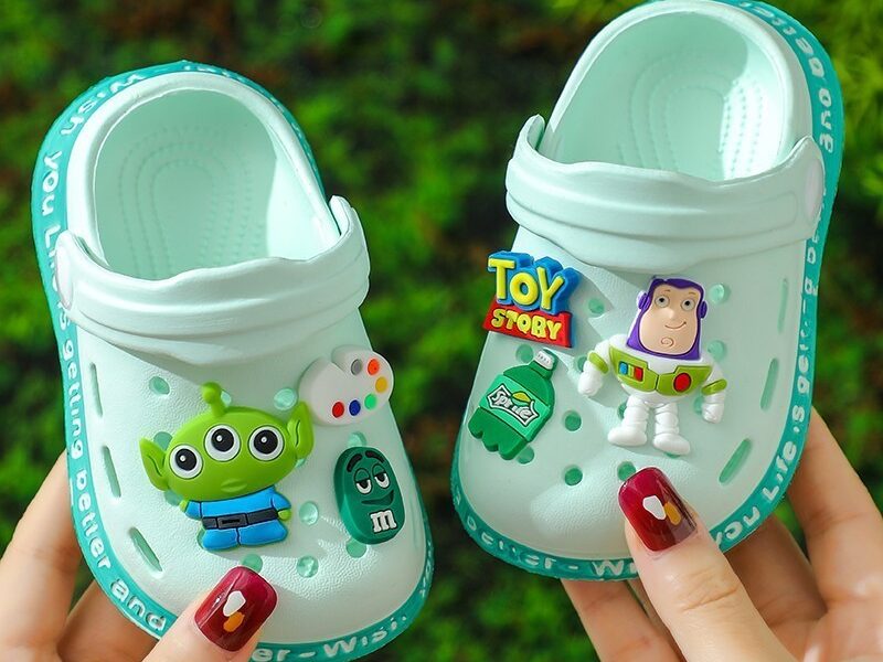 Sapatos de Buraco para Crianças Sapatos de Verão Buzz Lightyear Cartoon Slippers Home Menina Menino Menino Menino Sandál