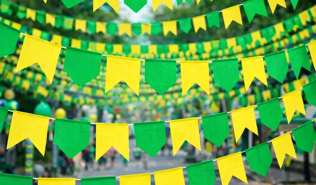 Kit 50 Metros Bandeirinhas Do Brasil 10m Copa Do Mundo Bandeirola Plástico