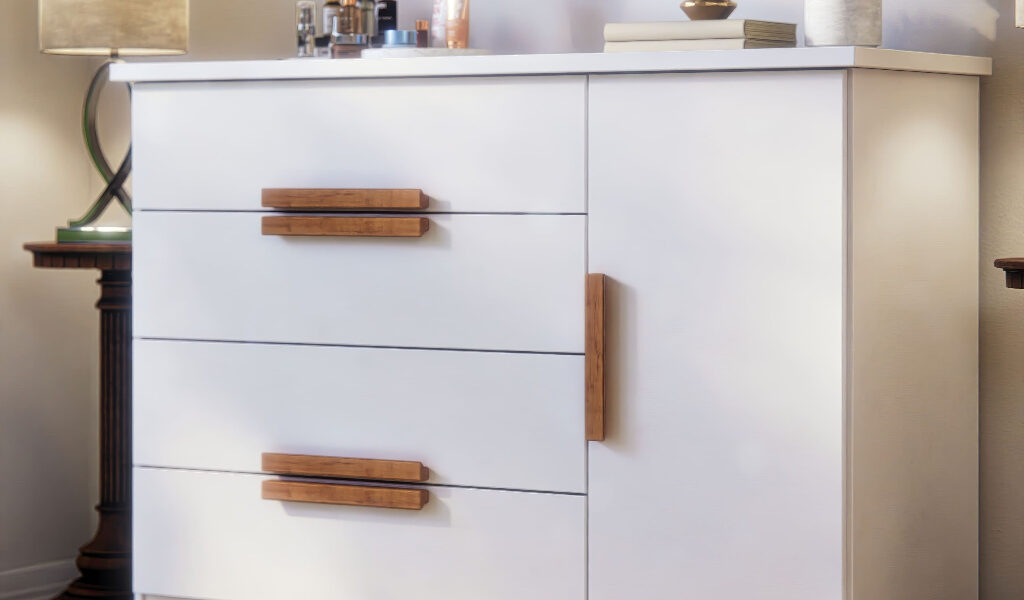 Cômoda Bréscia 4 Gavetas com Porta Sapateira Organização Roupa MDF MDP Quarto Casal Infantil Moderno Amadeirado